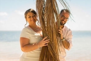 Hochzeit Anse au Pins Brautpaar Foto mit Palme