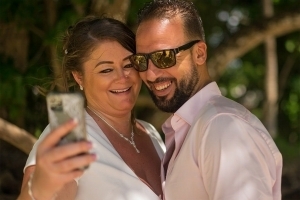 Hochzeit Anse au Pins Brautpaar Selfie