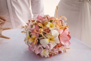 Hochzeit am Beau Vallon Brautstrauss Frangipani Hochzeit am Beau Vallon Brautstrauss Frangipani