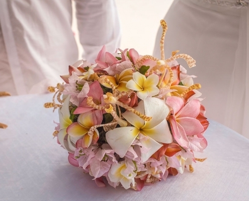 Hochzeit am Beau Vallon Brautstrauss Frangipani Hochzeit am Beau Vallon Brautstrauss Frangipani