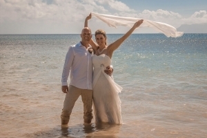 Hochzeit am Beau Vallon Brautpaar am Strand Hochzeit am Beau Vallon Brautpaar am Strand
