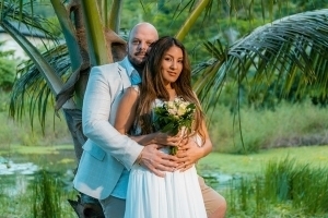 Hochzeit Mahe Brautpaar vor Palme Hochzeit Mahe Brautpaar vor Palme