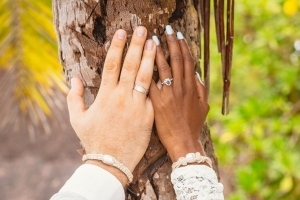 Hochzeit La Digue ganz in Weiss - Eheringe Hochzeit La Digue ganz in Weiss - Eheringe