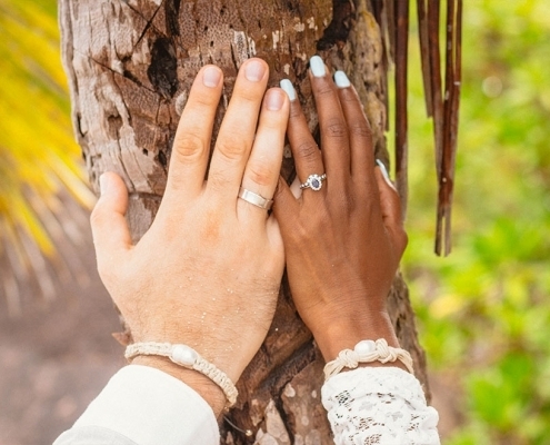 Hochzeit La Digue ganz in Weiss - Eheringe Hochzeit La Digue ganz in Weiss - Eheringe