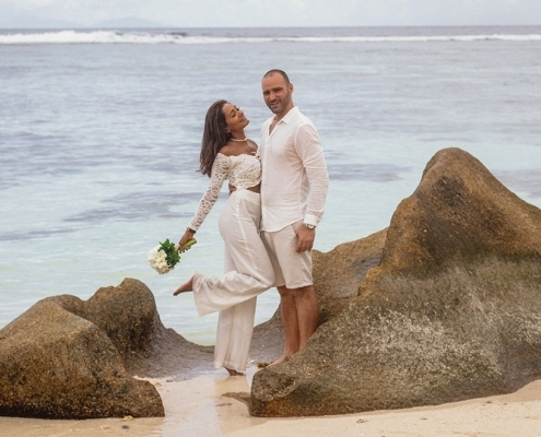 Hochzeit La Digue ganz in Weiss - Brautpaar Fotosession Hochzeit La Digue ganz in Weiss - Brautpaar Fotosession