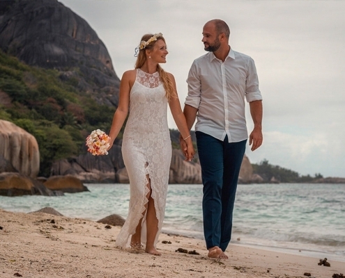 Seychellen Hochzeitsfoto Felsenkulisse Source d'Argent Seychellen Hochzeitsfoto Felsenkulisse Source d'Argent