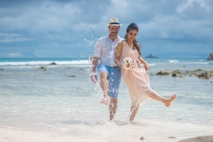 Hochzeit Anse Severe La Digue, Brautpaar Strandhochzeit Hochzeit Anse Severe La Digue, Brautpaar Strandhochzeit
