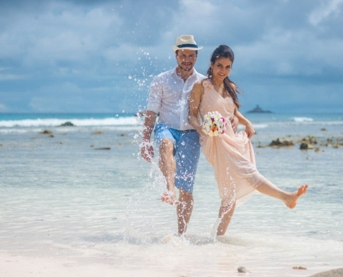 Hochzeit Anse Severe La Digue, Brautpaar Strandhochzeit Hochzeit Anse Severe La Digue, Brautpaar Strandhochzeit