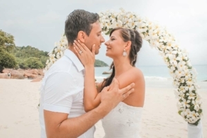 Hochzeit Anse Lazio frisch verheiratet Hochzeit Anse Lazio frisch verheiratet