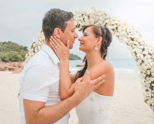 Hochzeit Anse Lazio frisch verheiratet Hochzeit Anse Lazio frisch verheiratet