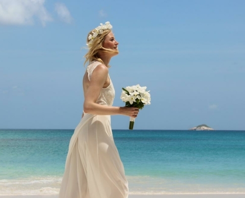 Hochzeit auf Praslin braut am Strand Hochzeit auf Praslin braut am Strand