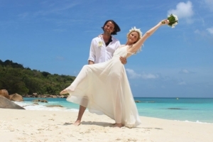 Hochzeit auf Praslin Brautpaar posing Hochzeit auf Praslin Brautpaar posing
