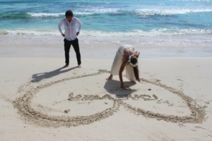 Hochzeit Baie Lazare Herz im Sand