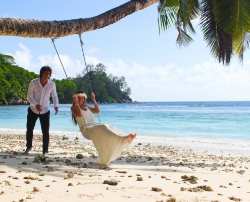 Hochzeit Baie Lazare Braut auf Schaukel Hochzeit Baie Lazare Braut auf Schaukel