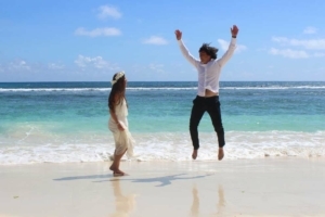 Hochzeit Baie Lazare Brautpaar Spass am Strand