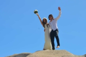 Hochzeit Baie Lazare Brautpaar winkt