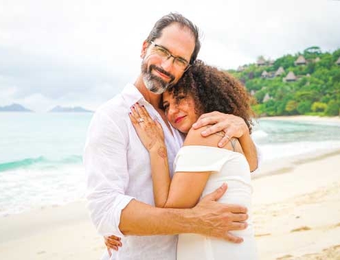 Zwei Herzen - Seychellen Eheversprechen erneuern Paar